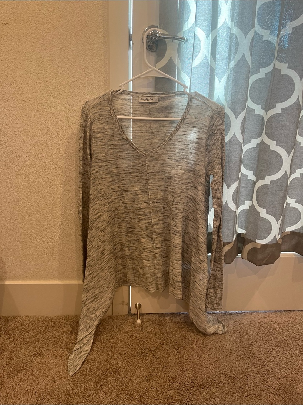 Abercrombie & Fitch Heather Gray V-Neck Long Sleeve Pullover